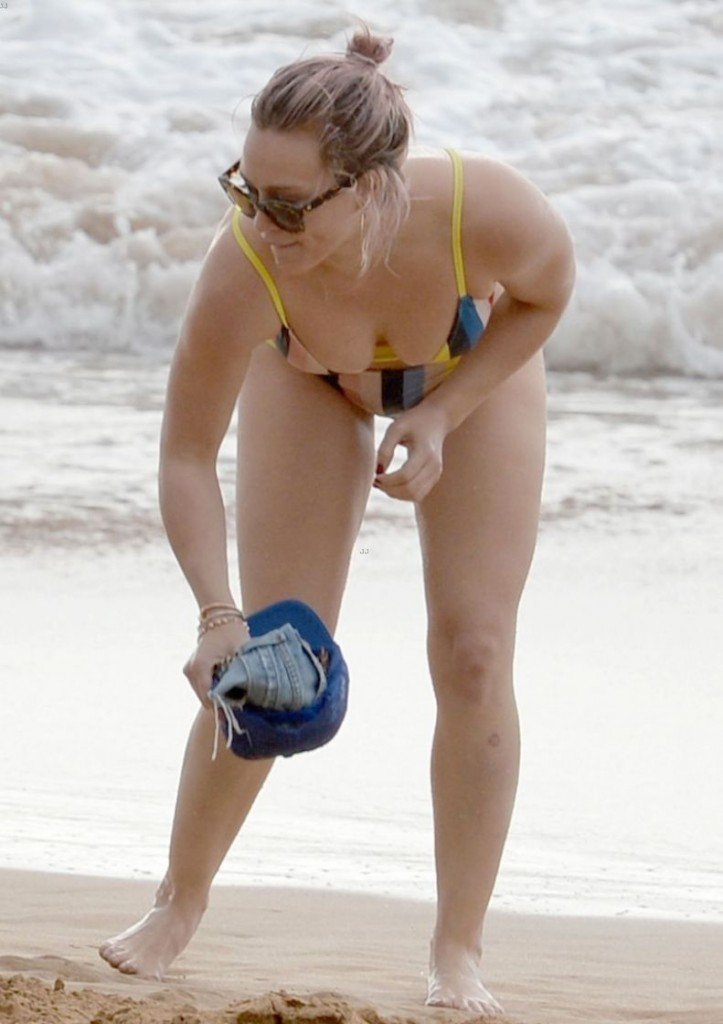 Hilary-Duff-Bikini-9