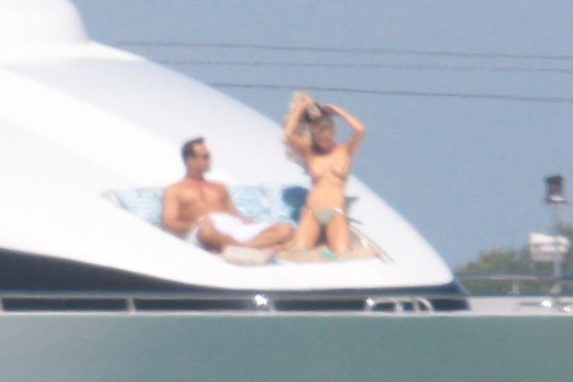 Joanna-Krupa-Topless-3