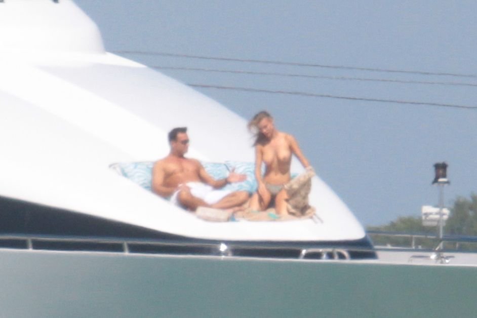 Joanna-Krupa-Topless-5