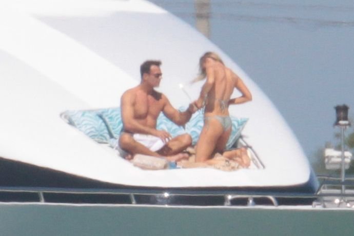 Joanna-Krupa-Topless-6