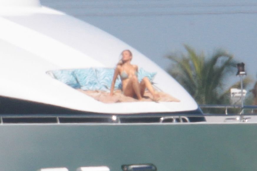 Joanna-Krupa-Topless-8