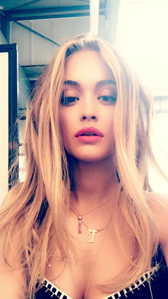 Рита Ора в сексуальных образах 13