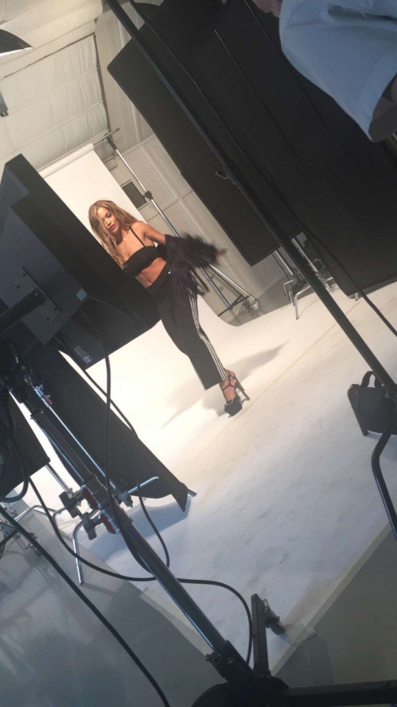 Рита Ора в сексуальных образах 14