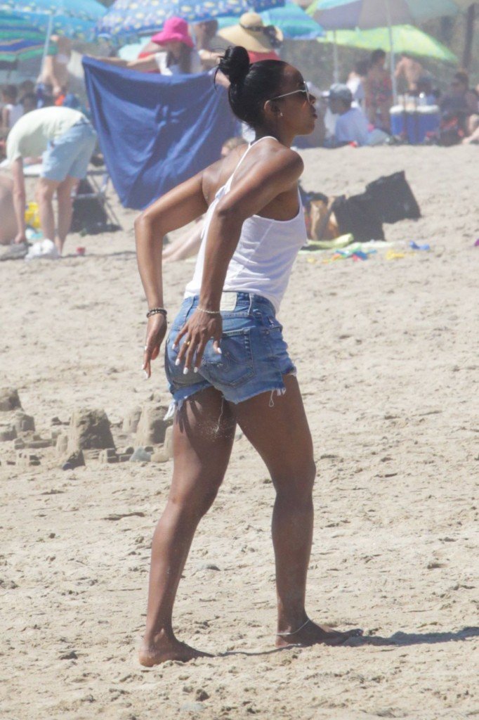 Kelly Rowland Braless 33