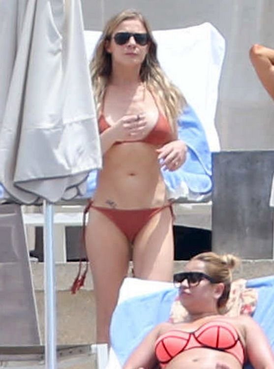 LeAnn Rimes in a Bikini 25