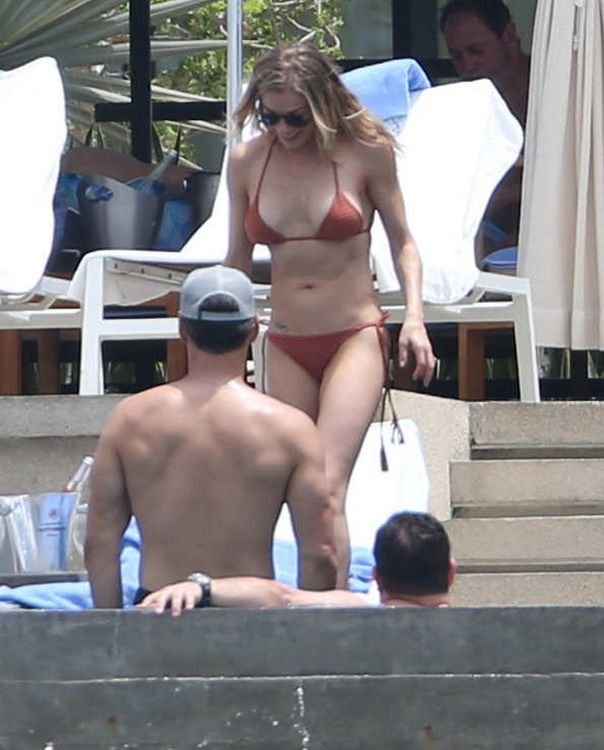 LeAnn Rimes in a Bikini 31