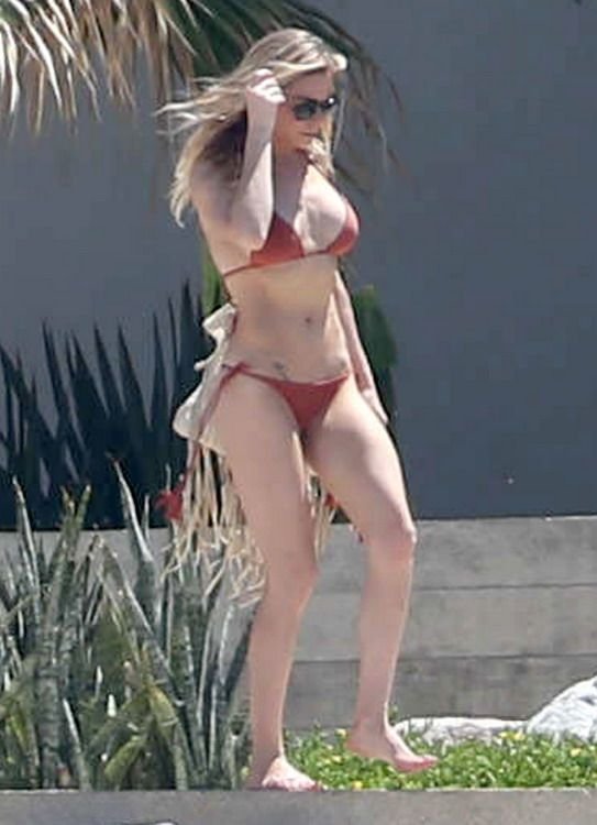 LeAnn Rimes in a Bikini 4