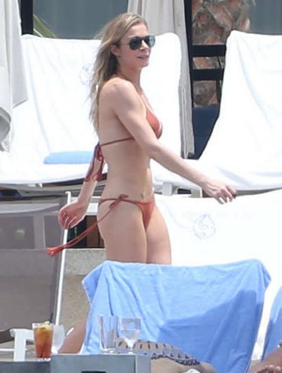LeAnn Rimes in a Bikini 41