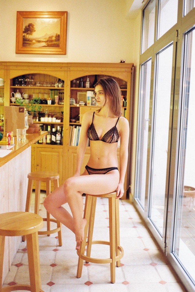 Паула Булчиньска Топлесс и сексуальная 7