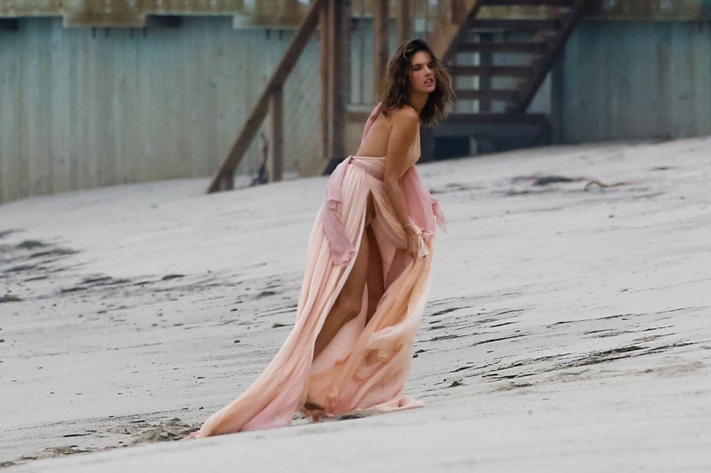 Alessandra Ambrosio Sexy 28