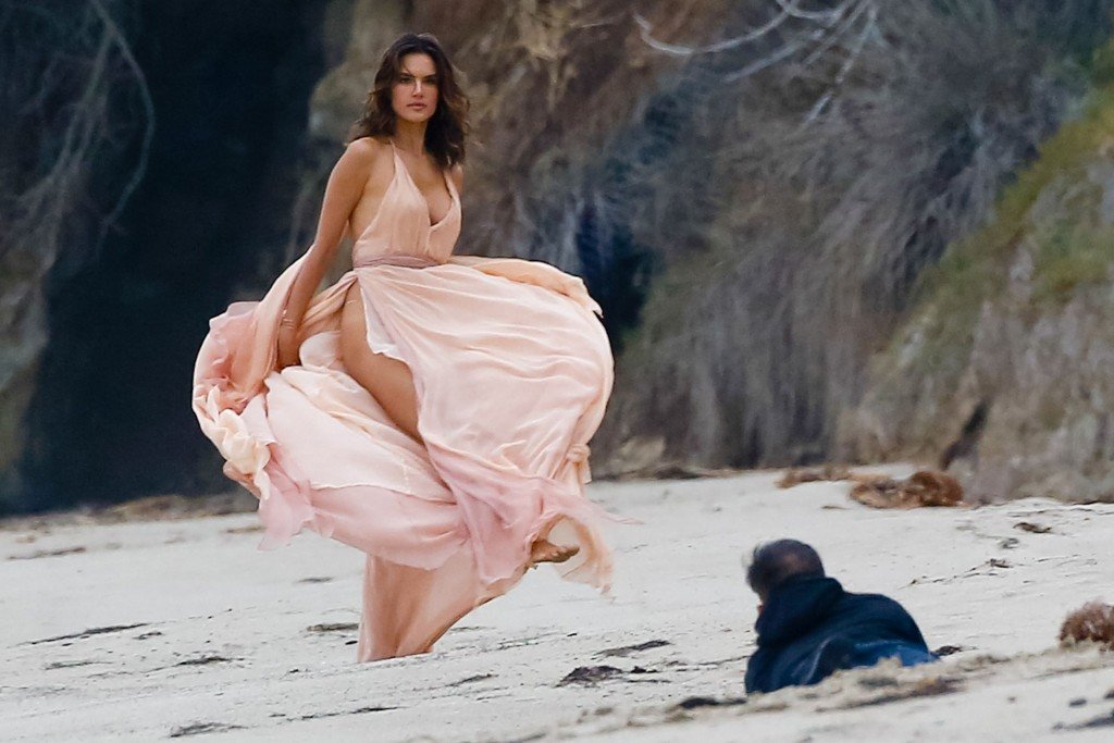 Alessandra Ambrosio Sexy 30
