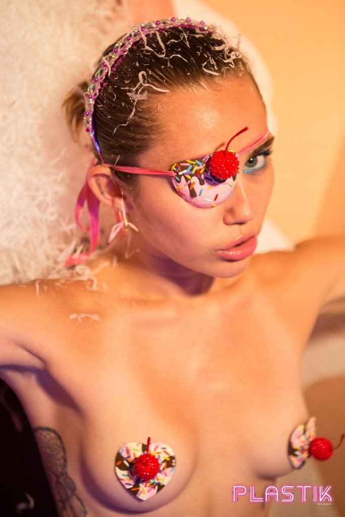 Майли Сайрус - Plastik Magazine 12