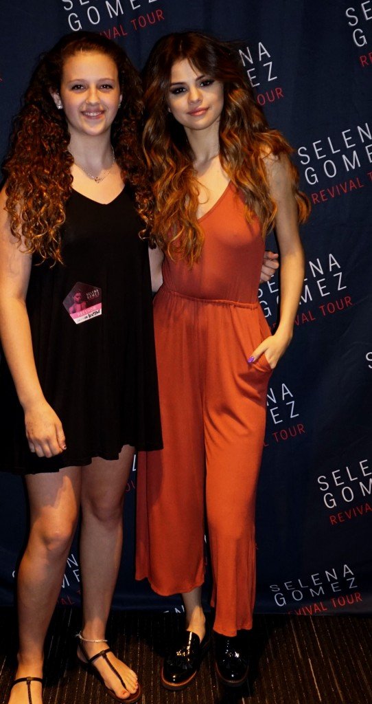 Selena Gomez Braless 4