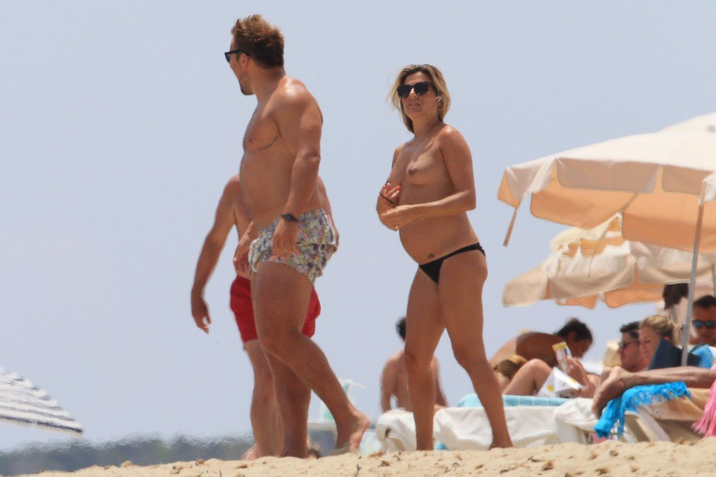 Zoe Hardman Topless 8