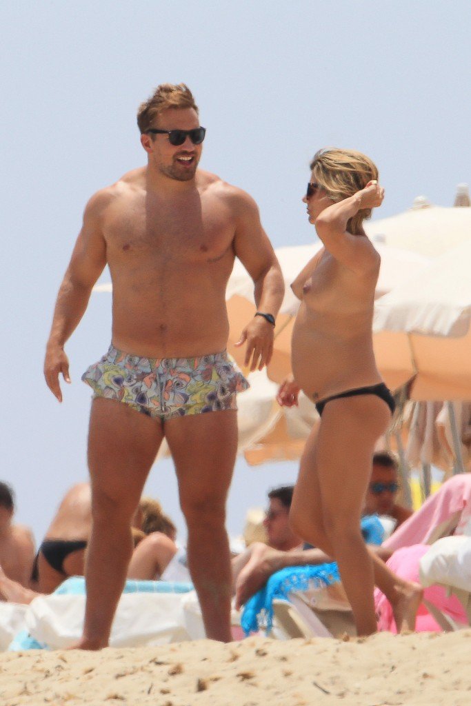 Zoe Hardman Topless 9