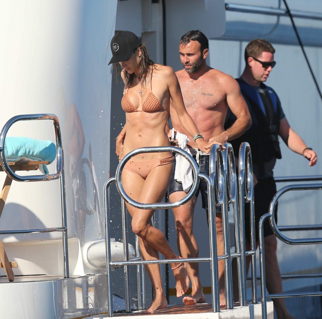 Alessandra Ambrosio Sexy 10