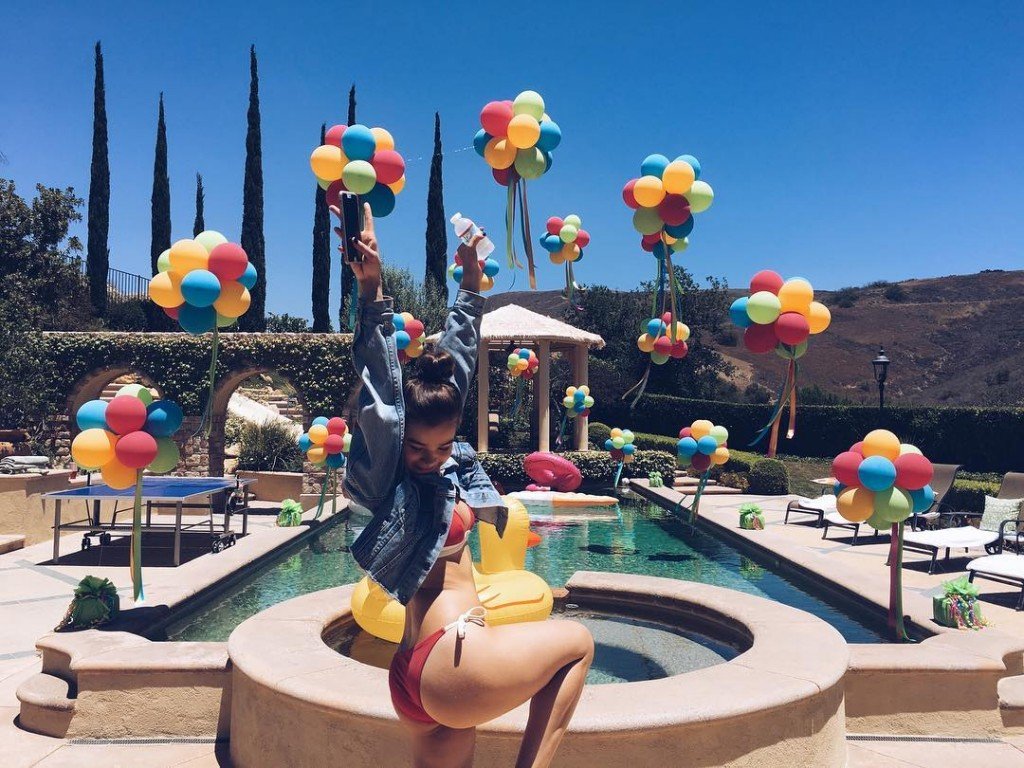 Hailee Steinfeld Ass