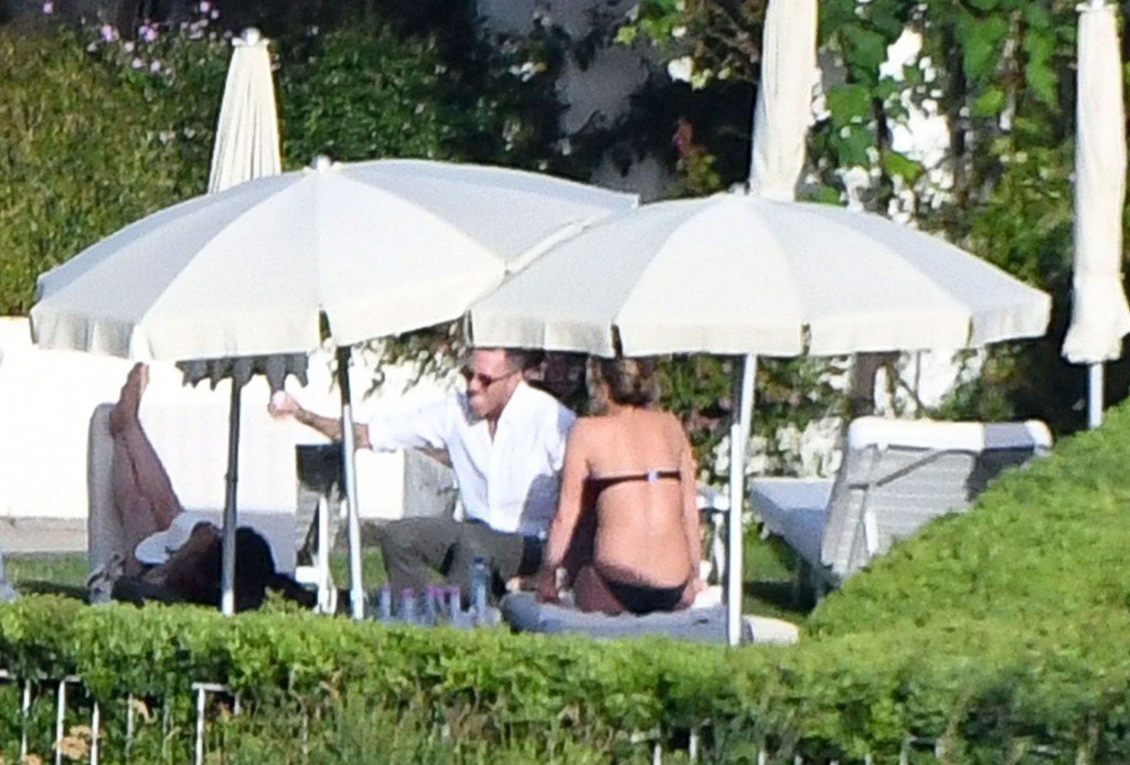 Jennifer Aniston Sexy & Topless 27