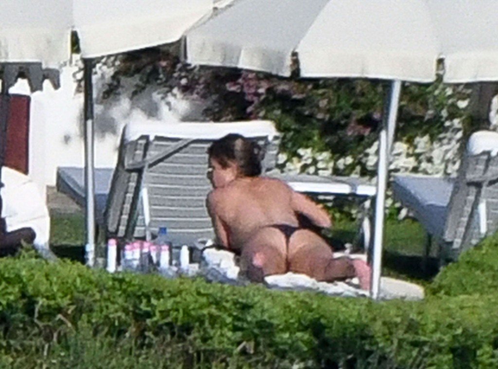 Jennifer Aniston Sexy & Topless 3
