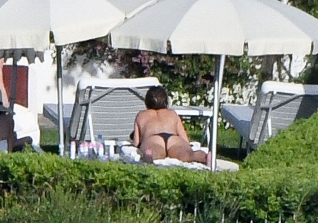 Jennifer Aniston Sexy & Topless 5