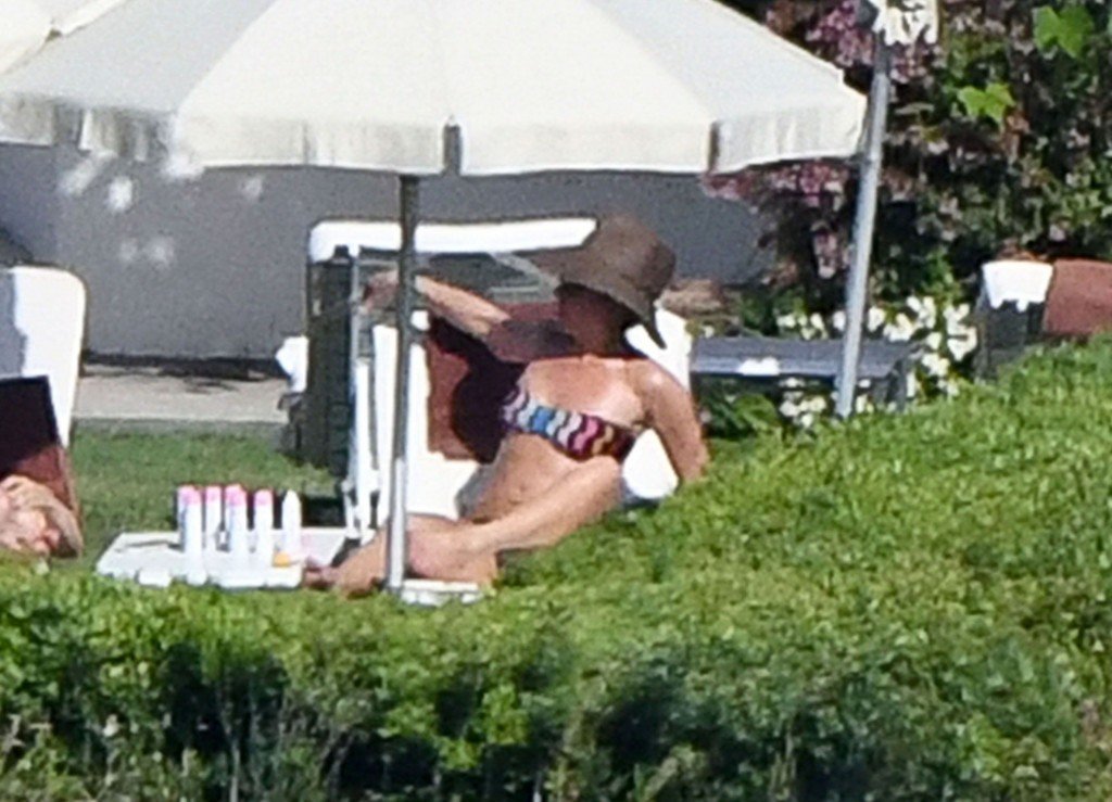Jennifer Aniston Sexy & Topless 55