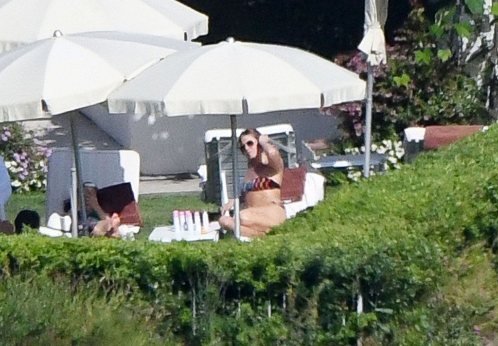 Jennifer Aniston Sexy & Topless 66