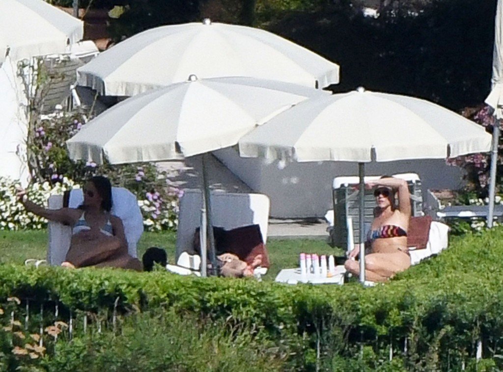 Jennifer Aniston Sexy & Topless 68