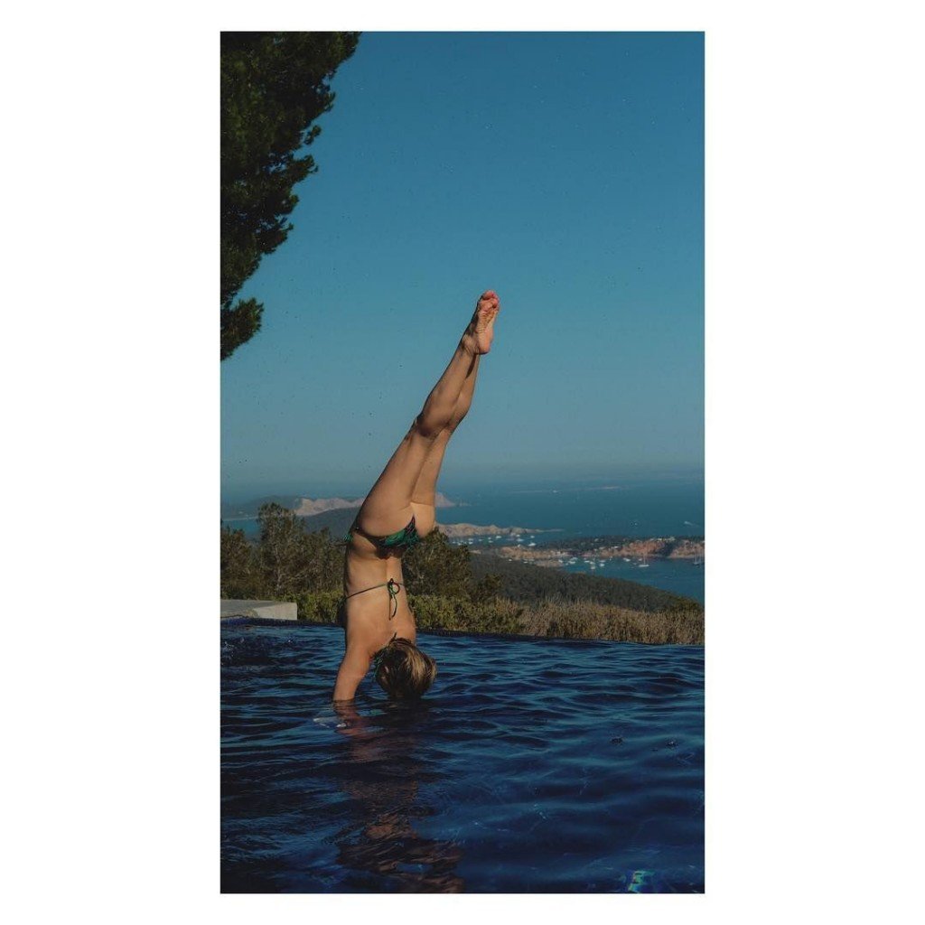Kate Hudson in a Bikini 2