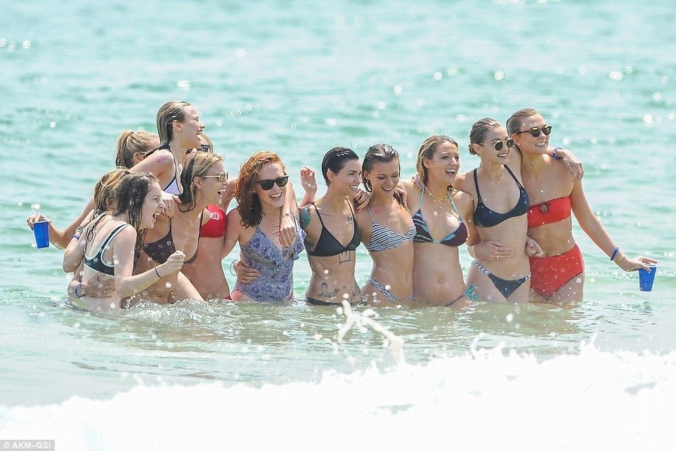 blake-lively-areola-peek1