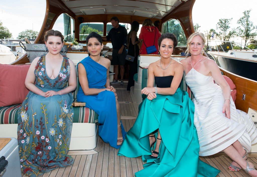 Abigail Breslin Cleavage 15