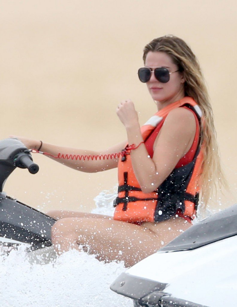 Khloe Kardashian Ass Pics 13