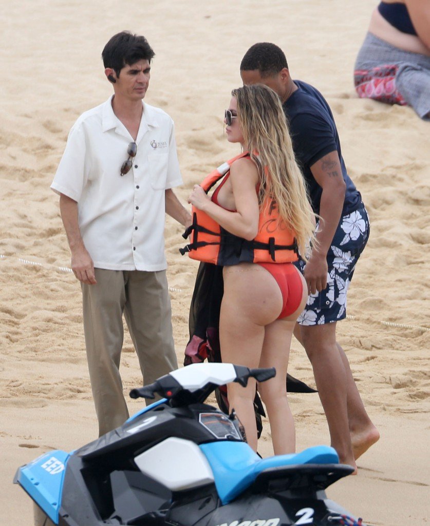 Khloe Kardashian Ass Pics 2