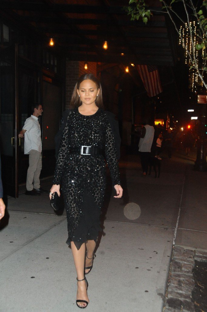 Chrissy Teigen Braless 17