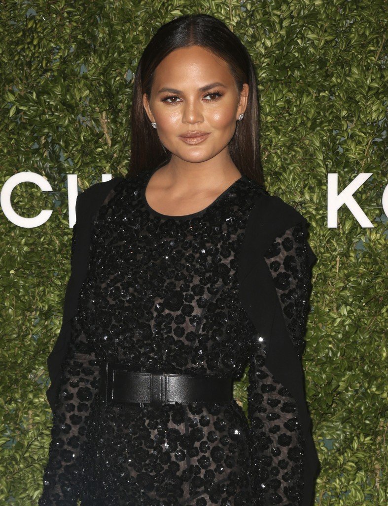 Chrissy Teigen Braless New 28