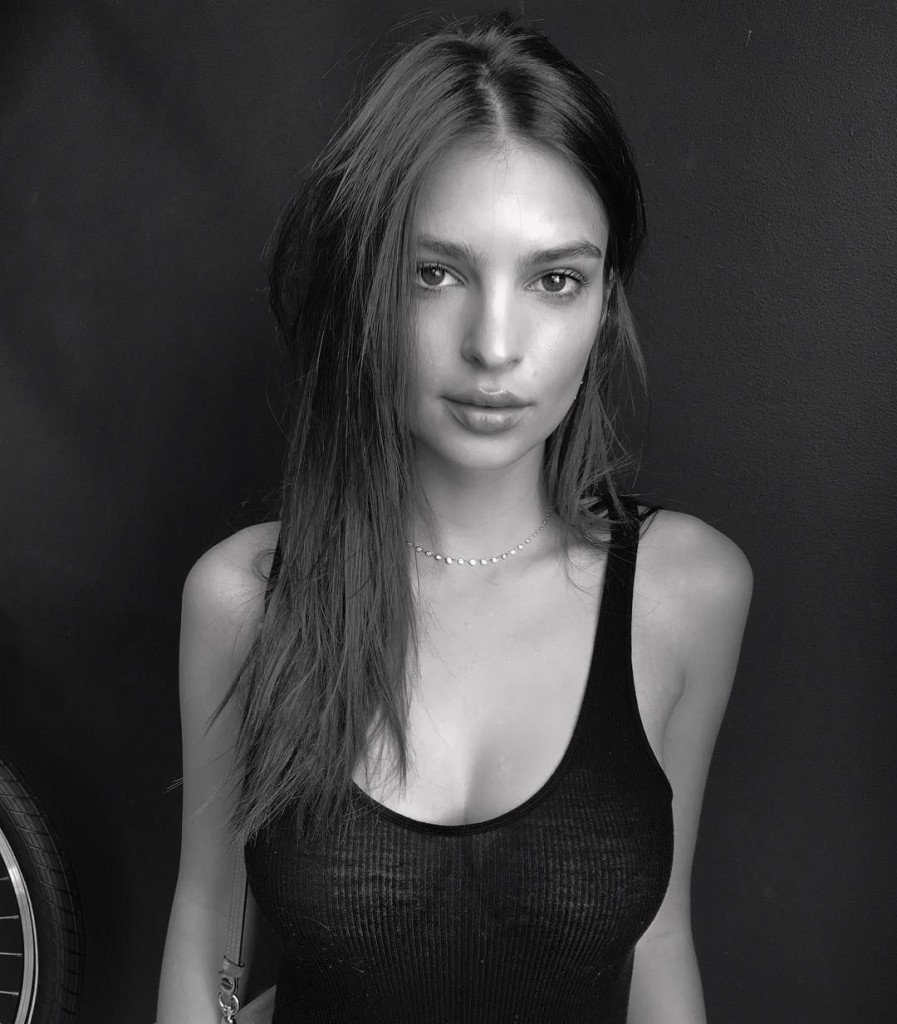 Emily Ratajkowski Sexy pics 2_result