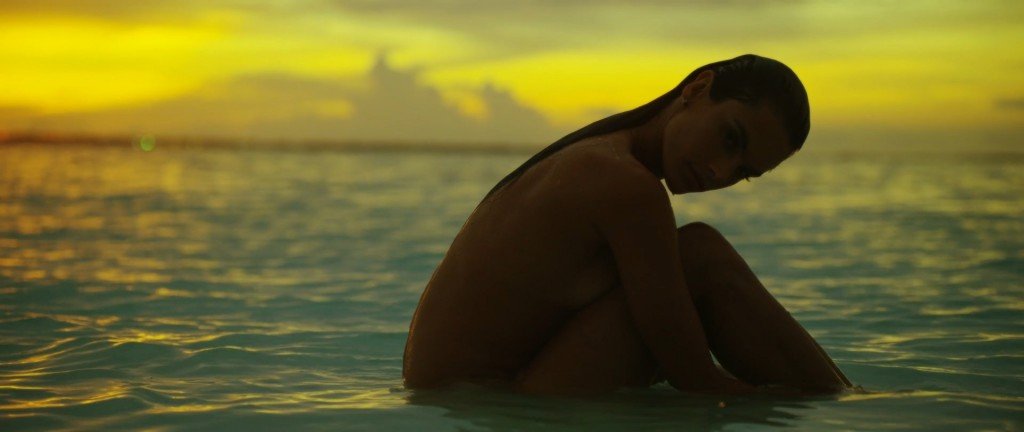 Александра Амбросио Сексуальная и Топлес 12 thefappening.so