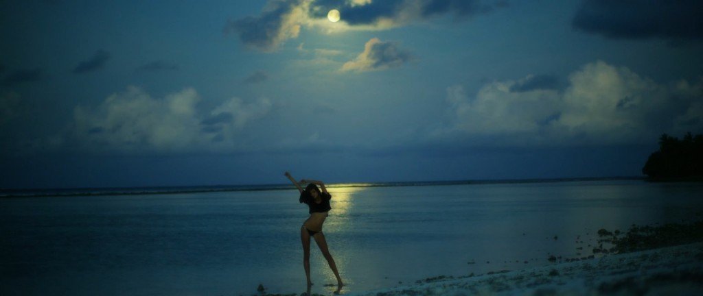 Alessandra Ambrosio Sexy & Topless 2 14 thefappening.so