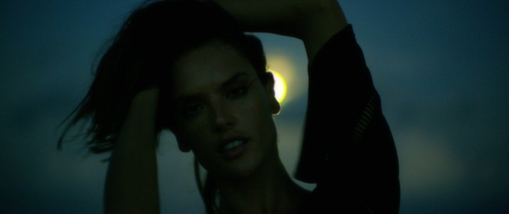 Alessandra Ambrosio Sexy & Topless 2 29 thefappening.so