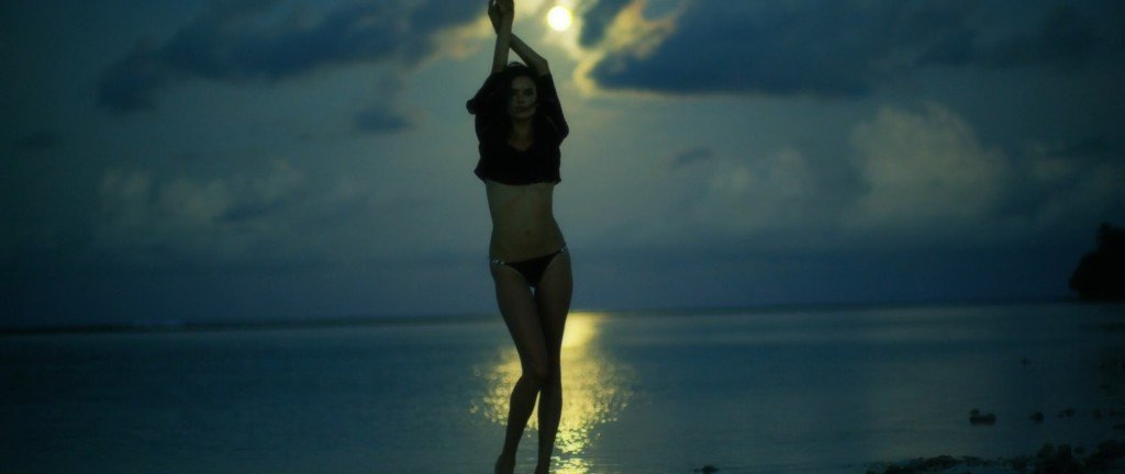 Alessandra Ambrosio Sexy & Topless 2 35 thefappening.so