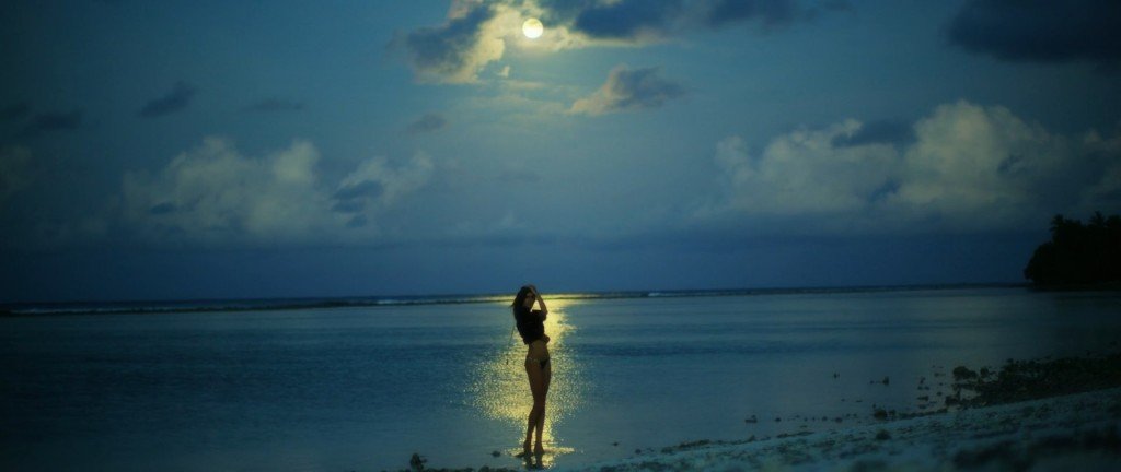 Alessandra Ambrosio Sexy & Topless 2 8 thefappening.so