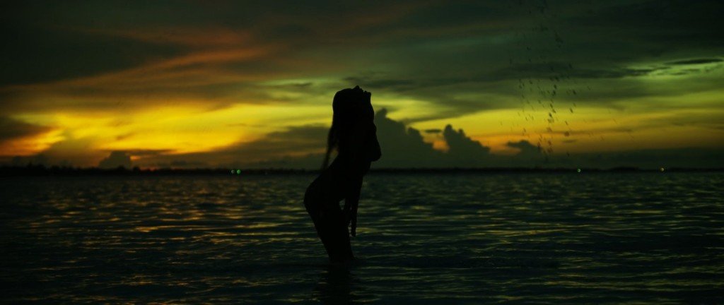 Alessandra Ambrosio Sexy & Topless 20 thefappening.so