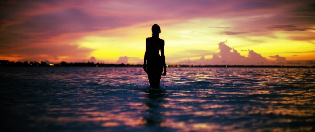 Alessandra Ambrosio Sexy & Topless 24 thefappening.so