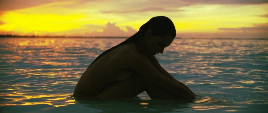 Александра Амбросио Сексуальная и Топлес 6 thefappening.so