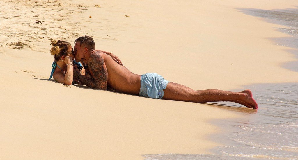 Olivia Buckland Sexy 32