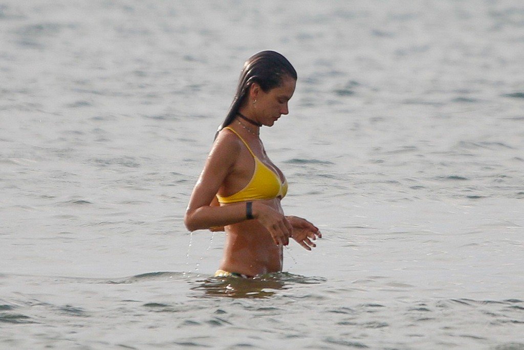 Alessandra Ambrosio Sexy thefappening.so 24