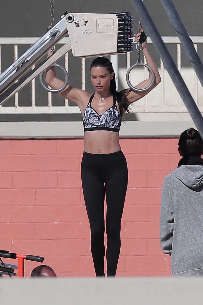 Adriana Lima Sexy thefappening.so 21
