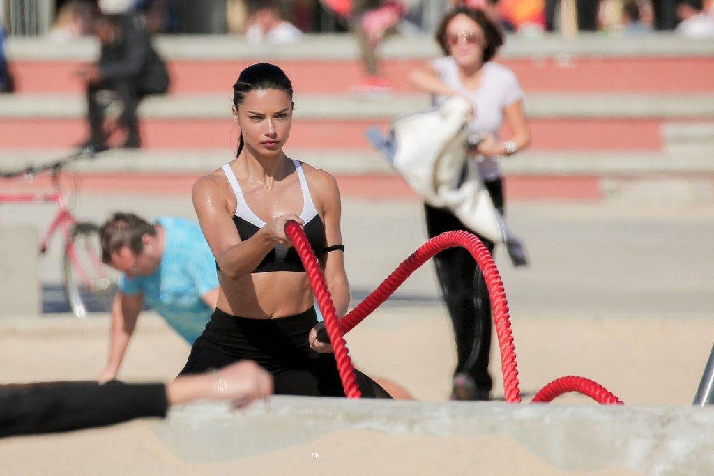 Adriana Lima Sexy thefappening.so 39