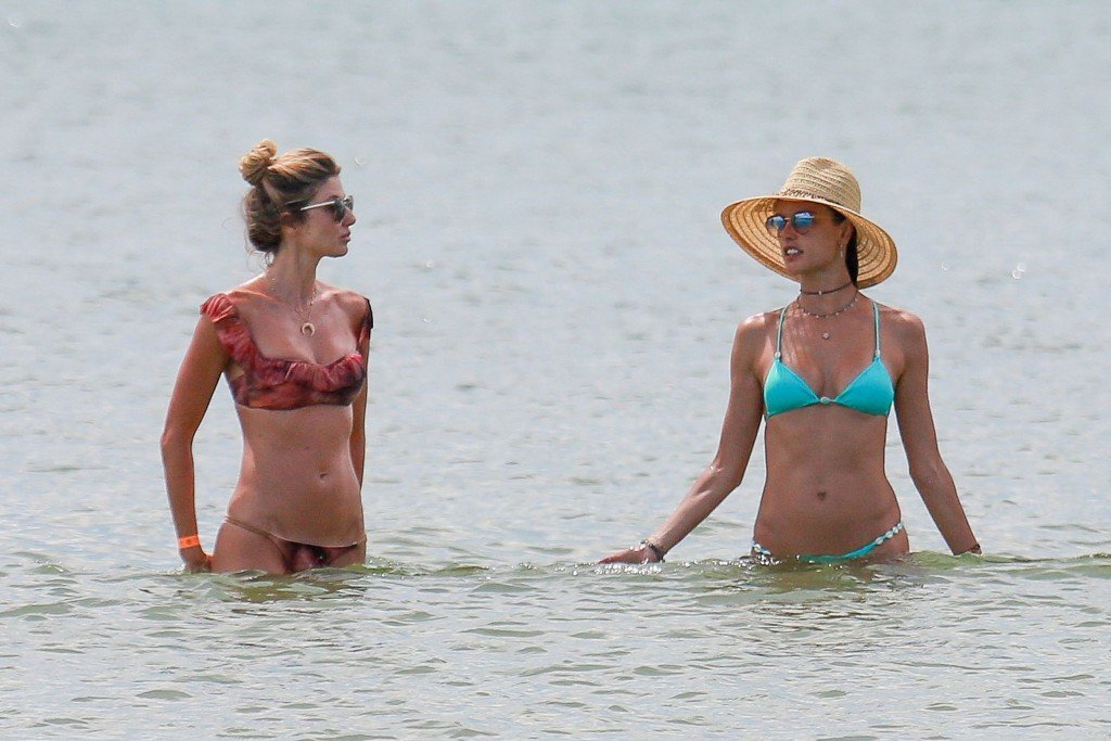 Alessandra Ambrosio Sexy thefappening.so 44