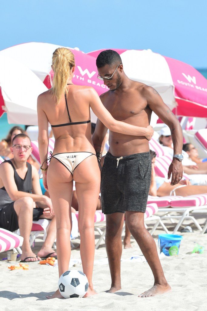 Doutzen Kroes Sexy thefappening.so 15