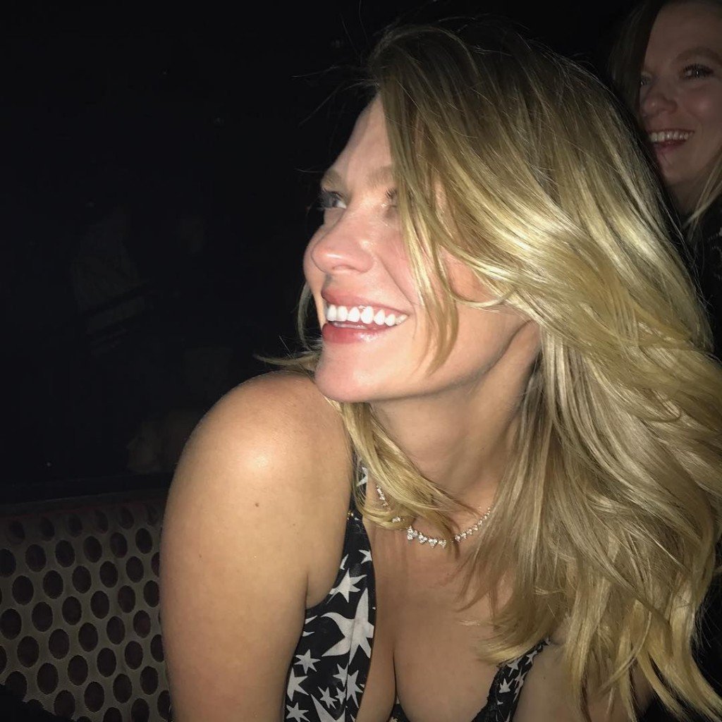 Декольте Дженуари Джонс thefappening.so 2